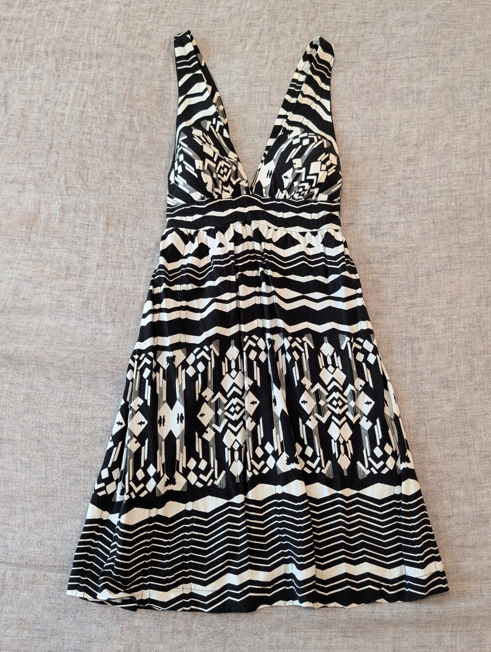 Forever 21 Black and White Patterned V-Neck Sundress